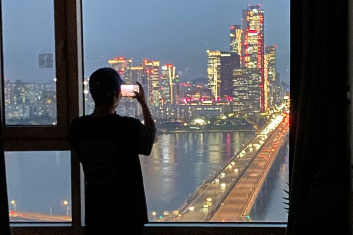 Mapo studio apartment with a prime view of th 0th image