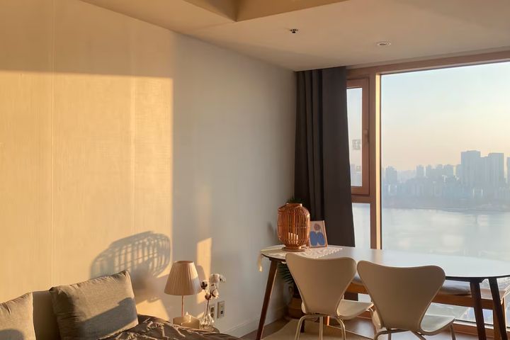 Mapo studio apartment with a prime view of th 2th image