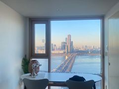Mapo studio apartment with a prime view of th 4th image
