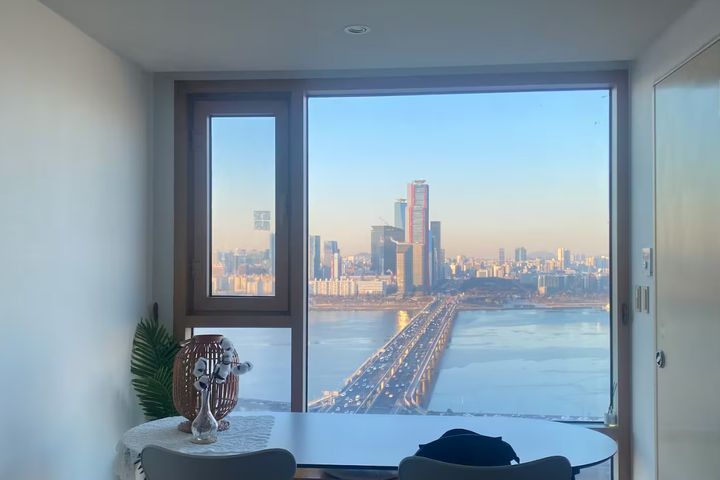 Mapo studio apartment with a prime view of th 4th image