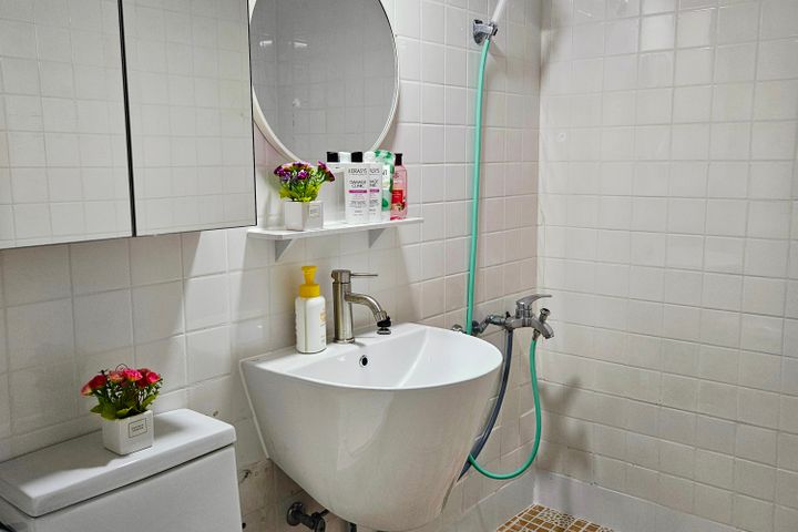 Neat Single Room C - Women Only 17th image