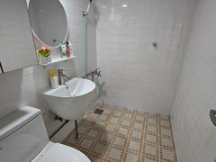 Neat Single Room C - Women Only 13th image