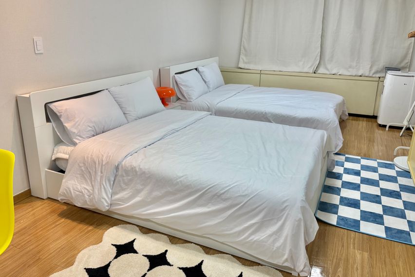 홍대입구역 챈하우스