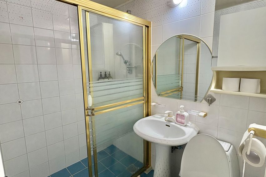 홍대입구역 챈하우스