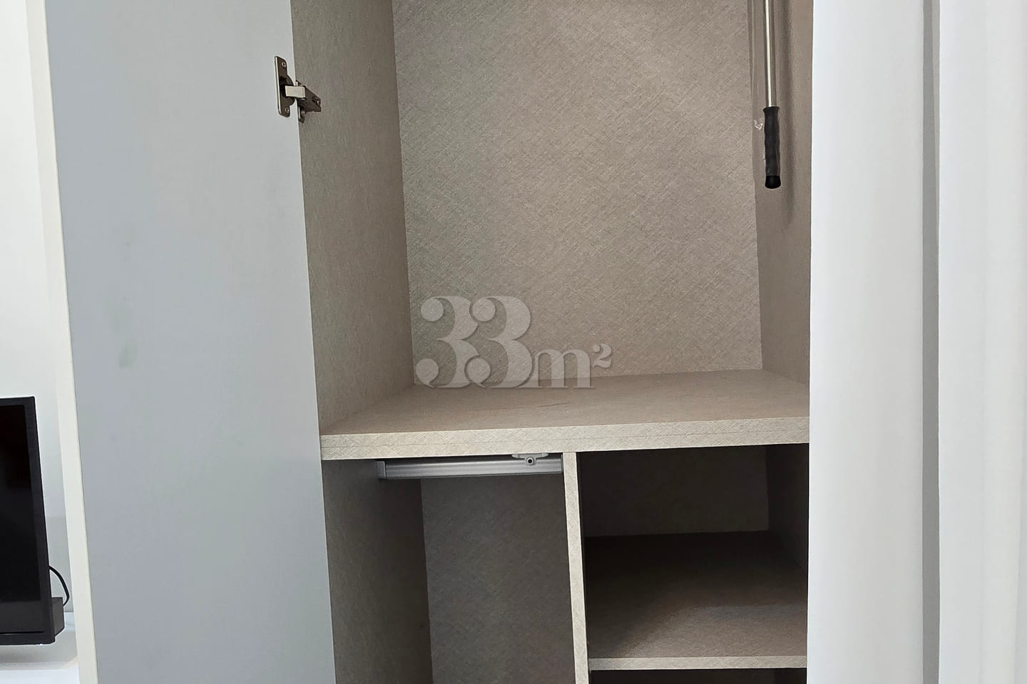 9-pyeong apartment next to Dongtan Lake with 8th image