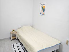 Neat Single Room C - Women Only 1th image