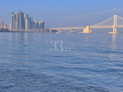Gwangalli's Sparkling Ocean View 0th image
