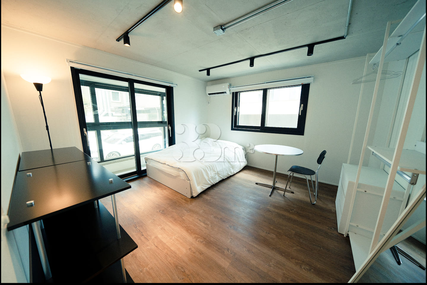 3 minutes from Eonju Station; like-new condit 0th image
