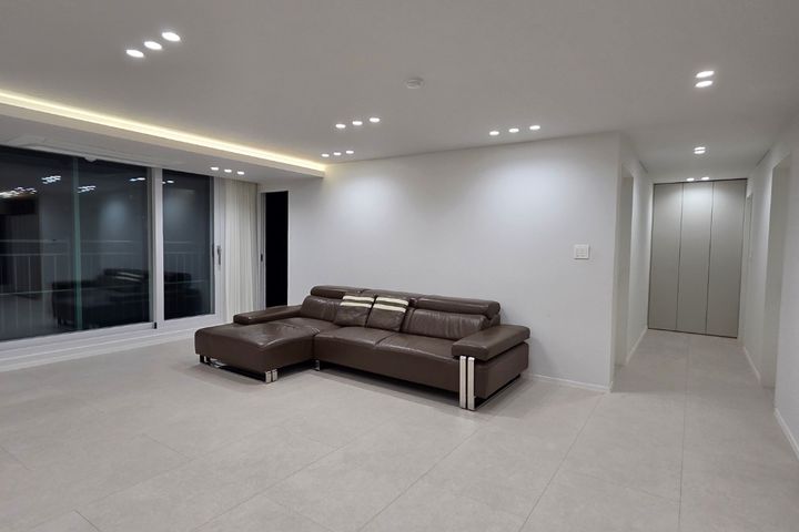 Hanti Station 3-room, fully furnished 0th image