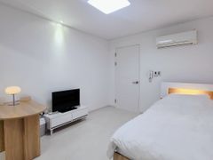 공원 앞 화이트 룸 1번째 이미지