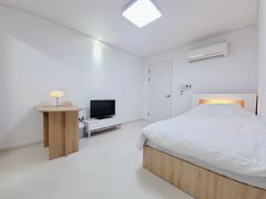 공원 앞 화이트 룸 0번째 이미지