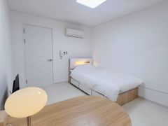 공원 앞 화이트 룸 2번째 이미지