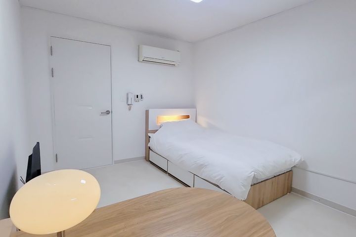 공원 앞 화이트 룸 2번째 이미지