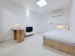 공원 앞 화이트 룸 4번째 이미지