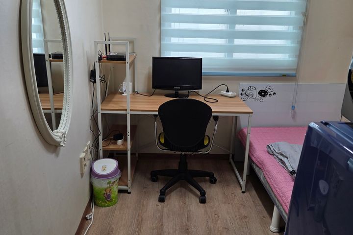 Accommodations within walking distance of Yus 0th image