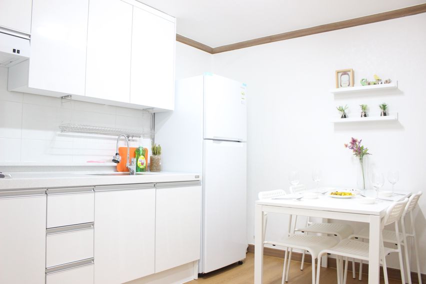 홍대역7분/ 2룸4베드 0번째 이미지