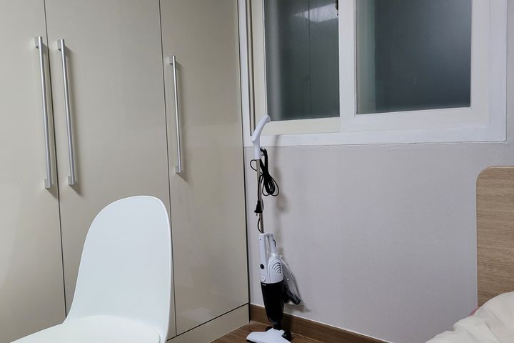 Bright room with a window in Gwaneum-dong 4th image