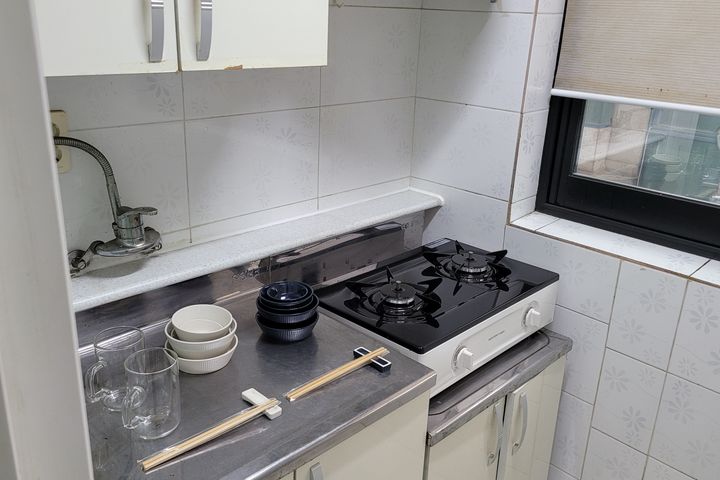 Two-room unit on the 3rd floor of a villa in 9th image