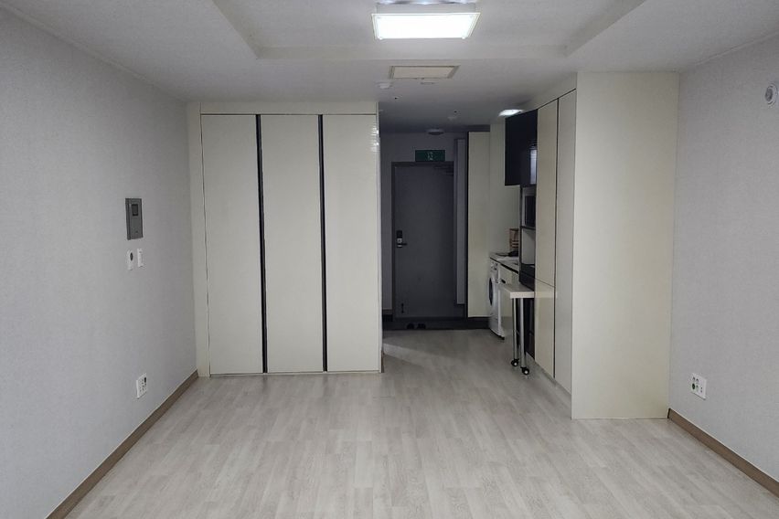 넓은 테라스를 품은 방