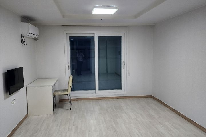 넓은 테라스를 품은 방 1번째 이미지