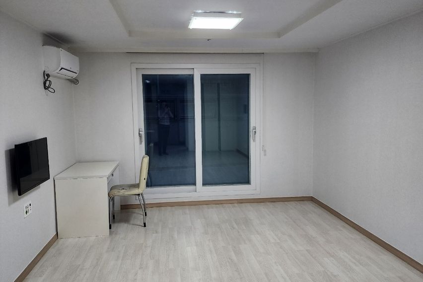 넓은 테라스를 품은 방