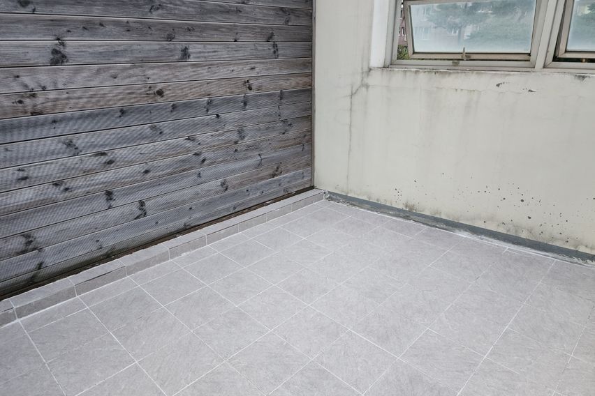 넓은 테라스를 품은 방