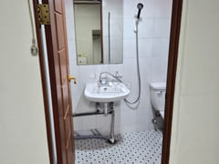 Cozy studio with great transport links 7th image