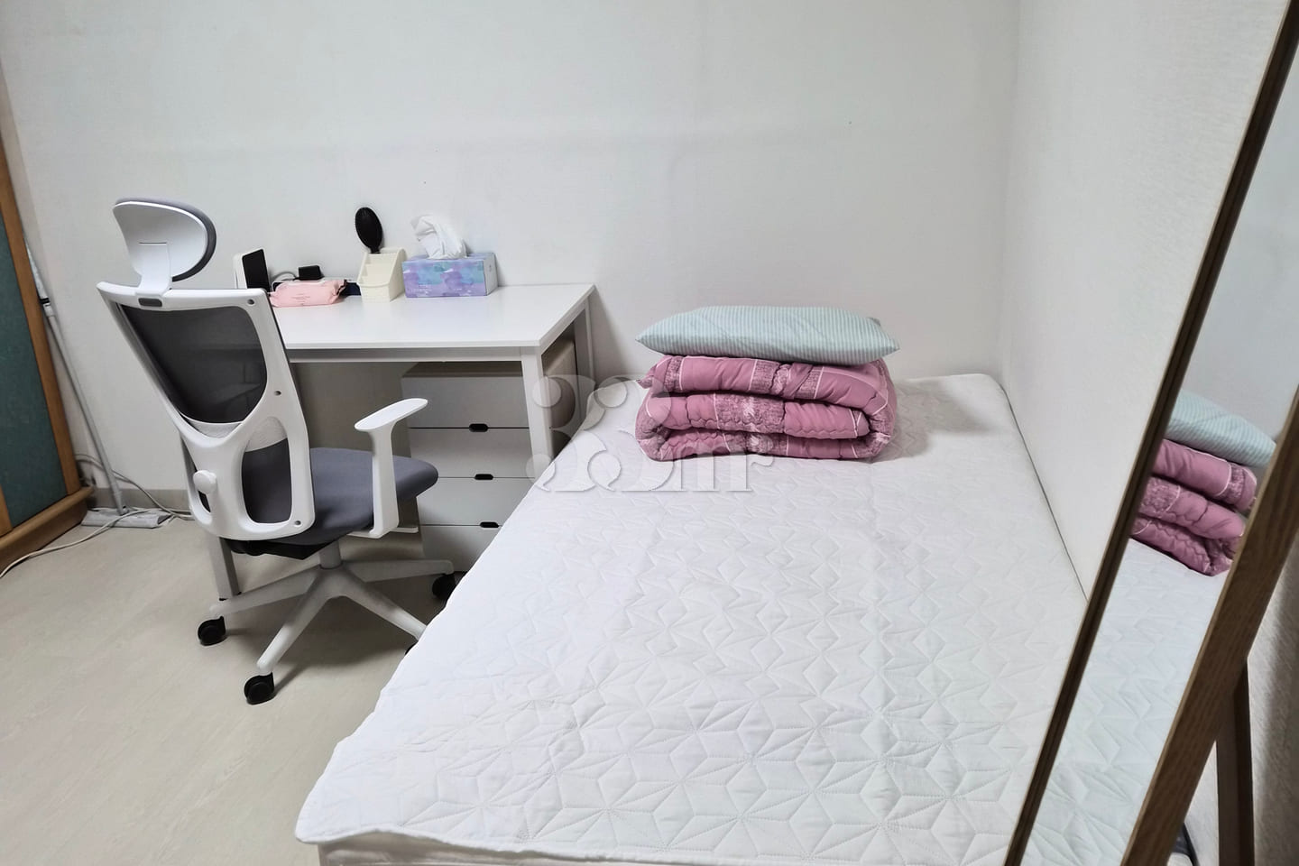 Cozy studio with great transport links 1th image