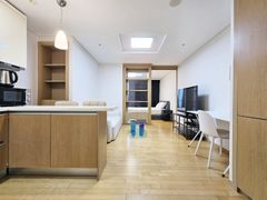 Studio with separate kitchen, 1 minute from L 2th image