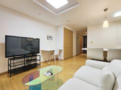 Studio with separate kitchen, 1 minute from L 0th image