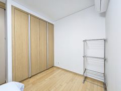 Studio with separate kitchen, 1 minute from L 7th image