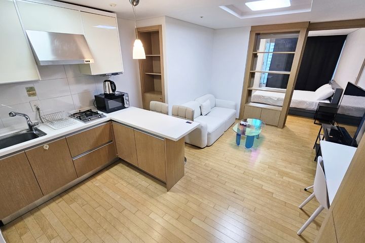 Studio with separate kitchen, 1 minute from L 5th image