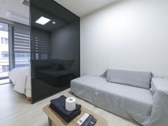 Connected, fully furnished, separate studio B 3th image