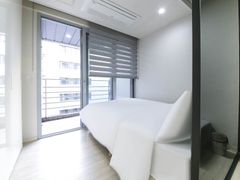 Connected, fully furnished, separate studio B 1th image