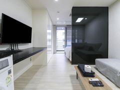 Connected, fully furnished, separate studio B 4th image