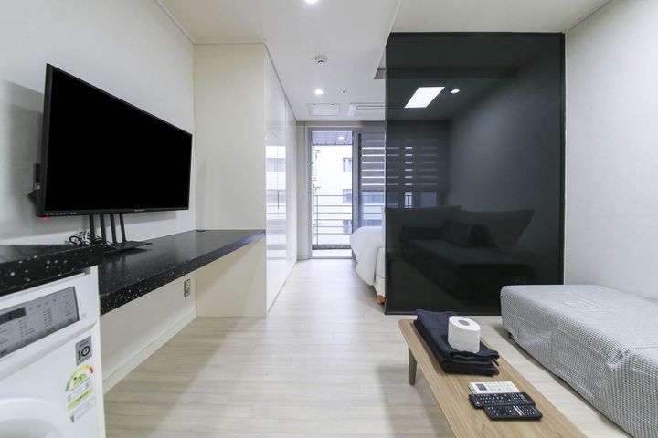 Connected, fully furnished, separate studio B 4th image