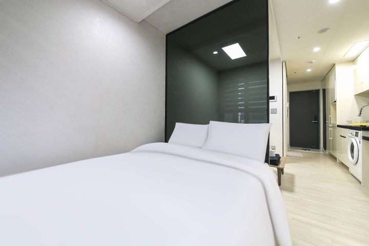 Studio apartment with connecting rooms, fully 1th image