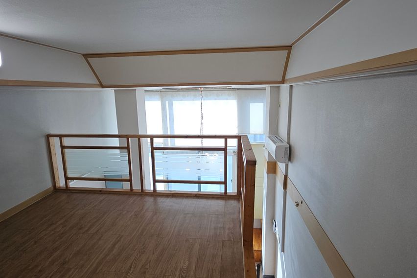 채광 좋고 넓은 복층 2번째 이미지