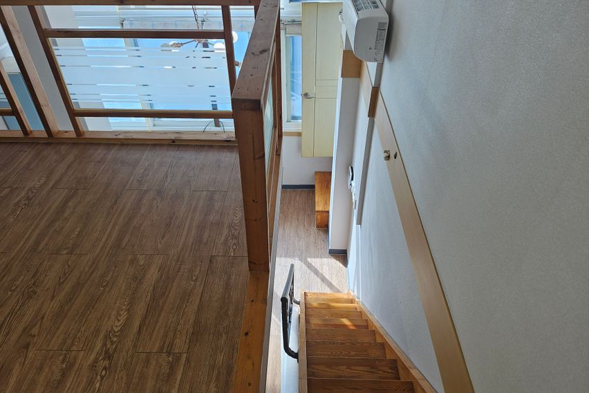 채광 좋고 넓은 복층 3번째 이미지