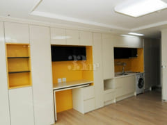 Large unit with direct underground access to 3th image