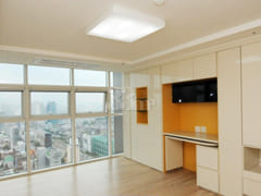 Large unit with direct underground access to 0th image