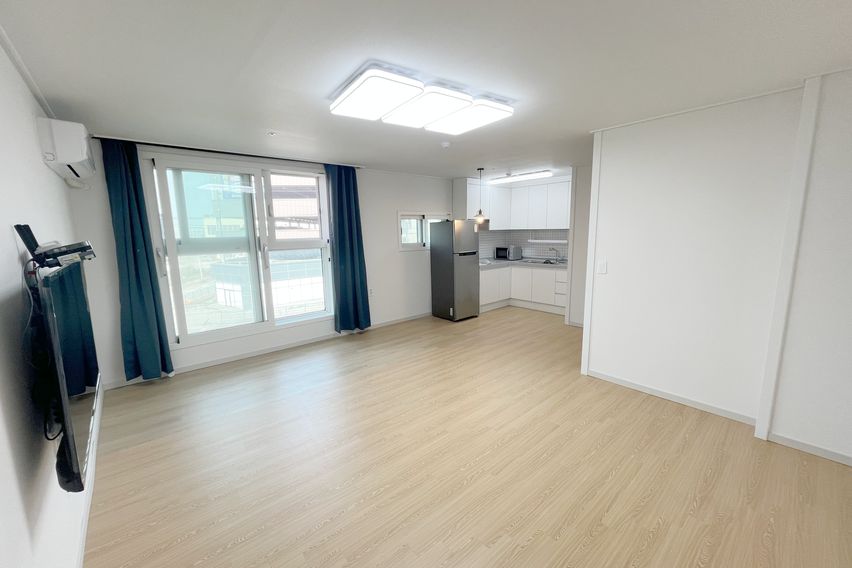 탁트인 채광좋은 넓은방 0번째 이미지