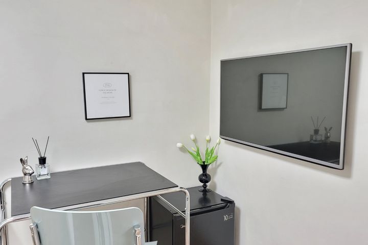 Gongdeok Station 4-minute Queen Room 2th image