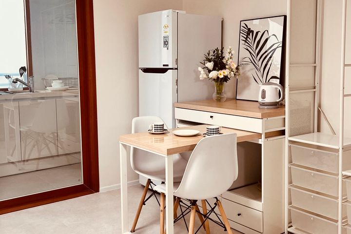 19F Fully Furnished Studio with Plenty of Nat 5th image