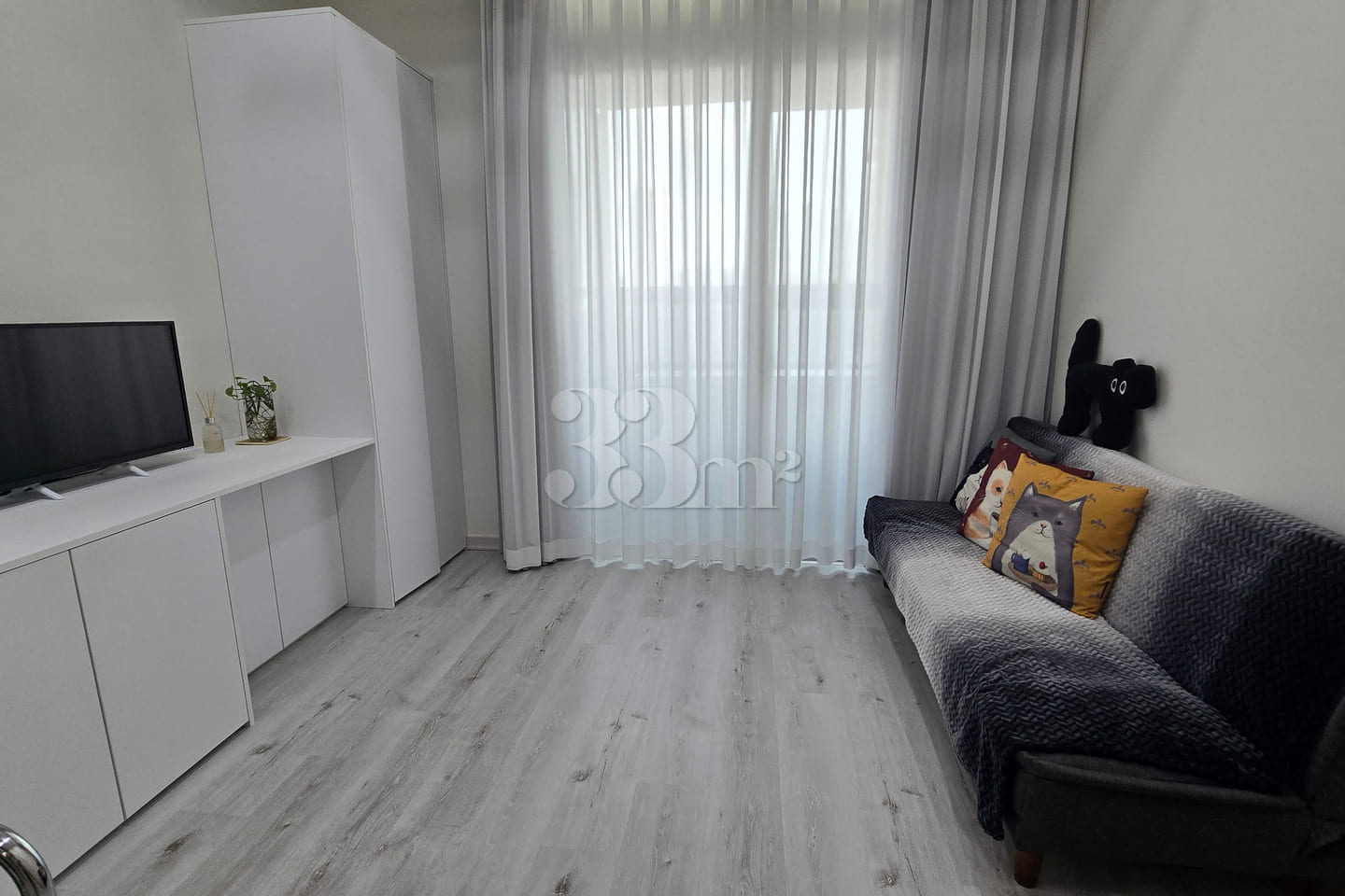 9-pyeong apartment next to Dongtan Lake with 3th image