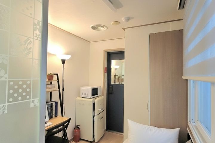 Fully furnished unit (Type 5A), 5-minute walk 3th image