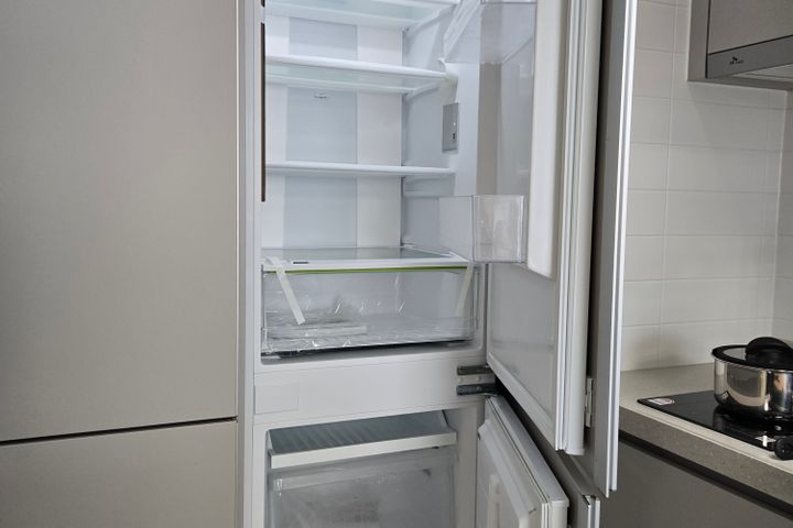 Studio apartment with an ocean view living ro 3th image