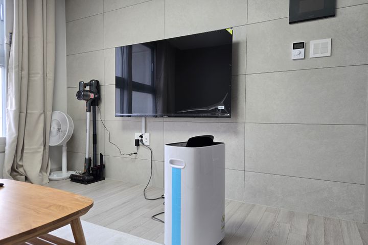 Studio apartment with an ocean view living ro 7th image