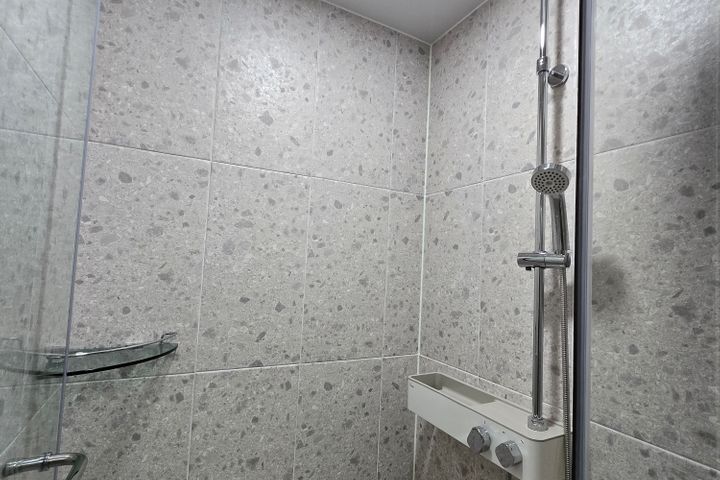Studio apartment with an ocean view living ro 12th image