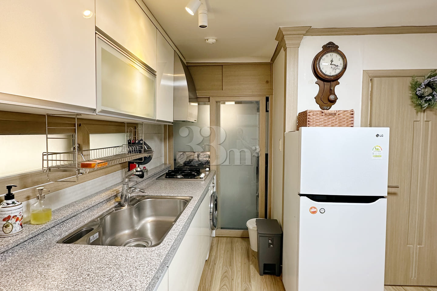 1 minute from Seokchon Lake / Jamsil 3-room 4th image